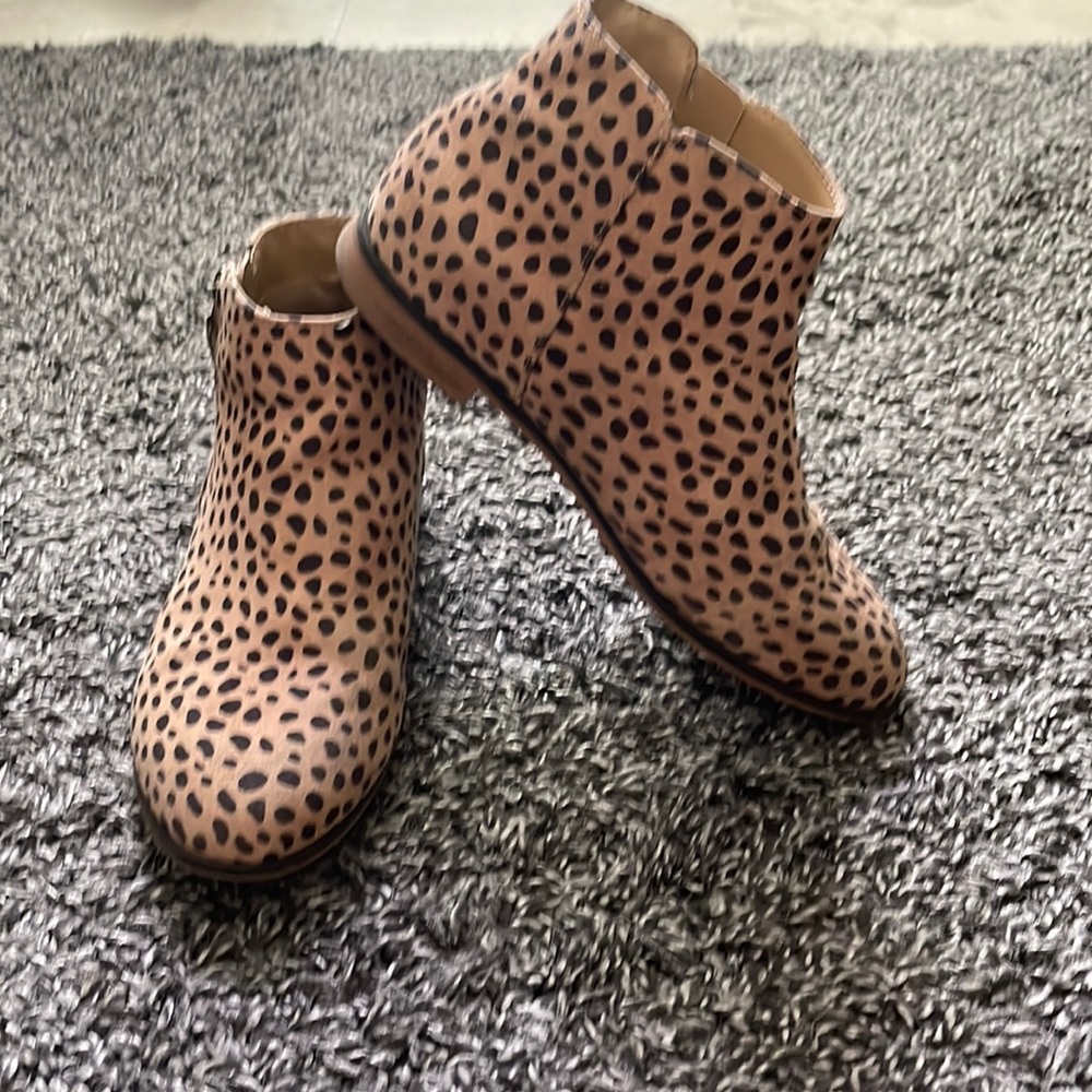 Girls cheetah print bootie